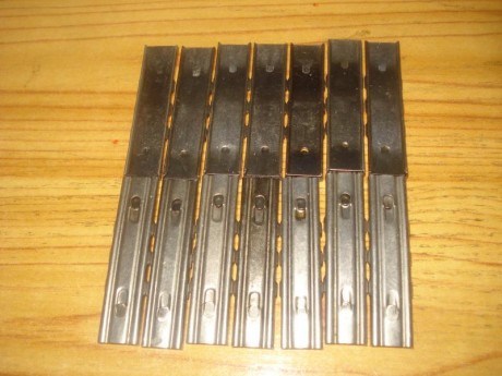 Hola,

Vendo 15 clips/peines para Mauser 98K en estado como nuevos a 5 euros unidad.

Los rebajo a cuatro 00