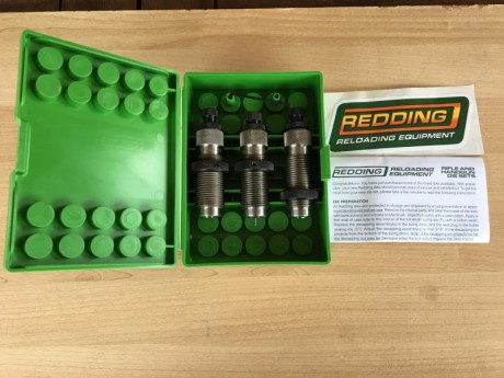 Vendo 2 sets, compuesto de 3 dies cada uno, del 9mm y del 40sw (VENDIDO EL DEL 9mm)
son carbide titanium 01