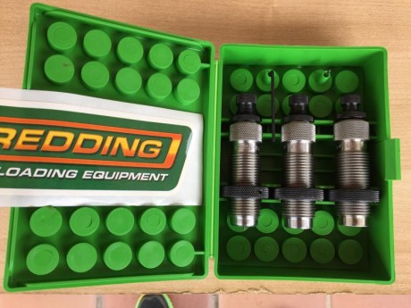 Vendo 2 sets, compuesto de 3 dies cada uno, del 9mm y del 40sw (VENDIDO EL DEL 9mm)
son carbide titanium 00