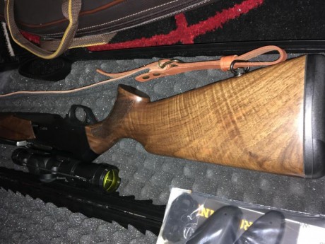 Si se quiere por partes:
Rifle solo, 1050€.
Visor solo, 600€.
Bases y Anillas, 120€.
Funda de piel y correa, 12