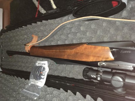 Si se quiere por partes:
Rifle solo, 1050€.
Visor solo, 600€.
Bases y Anillas, 120€.
Funda de piel y correa, 10