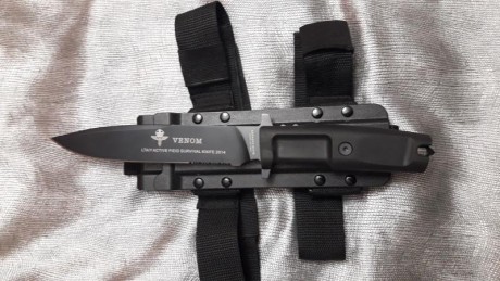 Vendo este cuchillo extrema ratio chino o algo así. Es nuevo y no se a utilizado nunca . La funda es tipo 02