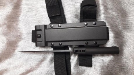 Vendo este cuchillo extrema ratio chino o algo así. Es nuevo y no se a utilizado nunca . La funda es tipo 00