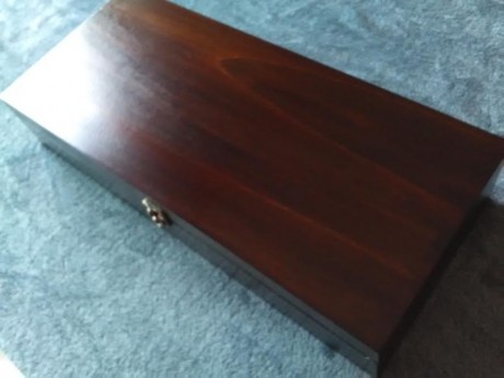 Hola Compañeros: 

 He intentado juntar dos aficiones, el tiro y la ebanistería no se si lo habré conseguido.

 00