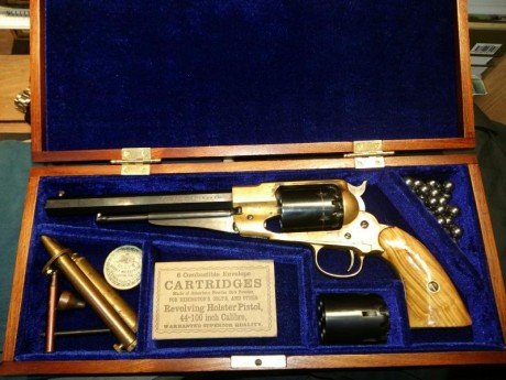 Hola Compañeros: 

 He intentado juntar dos aficiones, el tiro y la ebanistería no se si lo habré conseguido.

 20