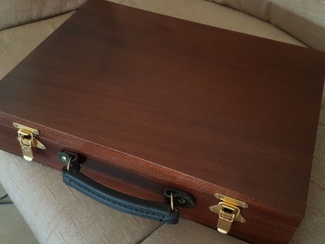 Hola Compañeros: 

 He intentado juntar dos aficiones, el tiro y la ebanistería no se si lo habré conseguido.

 32