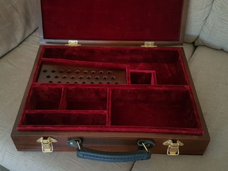 Hola Compañeros: 

 He intentado juntar dos aficiones, el tiro y la ebanistería no se si lo habré conseguido.

 31