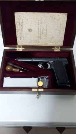 Hola Compañeros: 

 He intentado juntar dos aficiones, el tiro y la ebanistería no se si lo habré conseguido.

 40