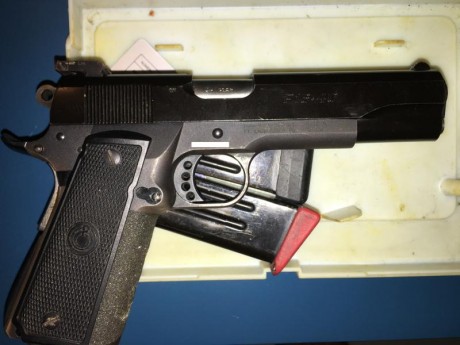 Vendo Paraordenace 16-40 del 40 SW con dos cargadores y funda IPSC.
Se encuentra en Cádiz guiada en F 00