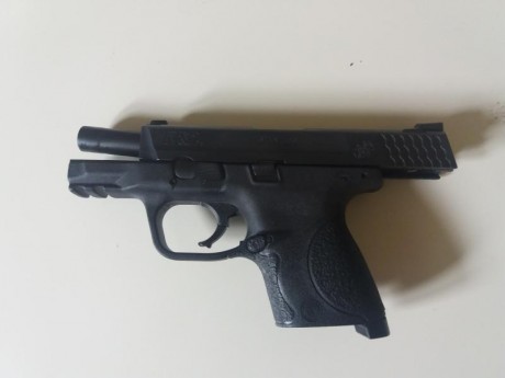 Vendo Smith&Wesson MP9 Compact. A estrenar y guiada. La entrego con caja original, juego de dos cargadores 00