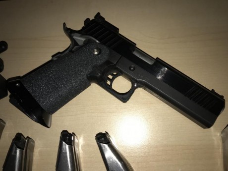 Se vende Pistola STI 2011 Edge calibre .40 S&W con 6 cargadores originales (4 de ellos con muelles 01