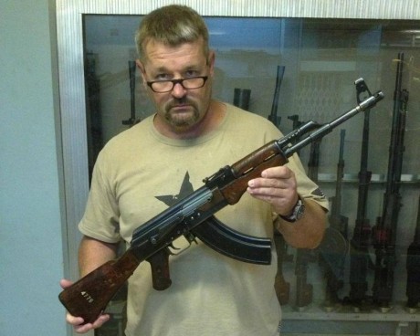 En mi opinio el AKM mas conocido por AK-47, aunque el AKM es la version mas moderna del AK-47, es para 71