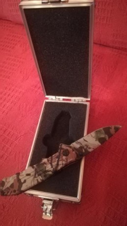 Se vende navaja de camuflaje nueva, con caja acolchada. Lleva mimetizada hasta la hoja.
25 €. 02