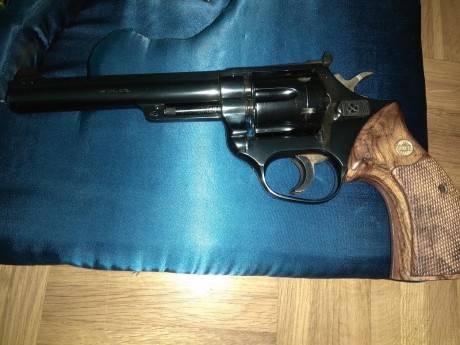 Vendo revolver Astra macht 38 especial por no darle uso,esta en buen estado,se puede ver en Pontevedra 00