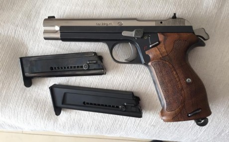 Se ofrece un magnifico kit 22Lr de la marga SIG para la Pistola SIG P210. original, cos dos cargadores, 02