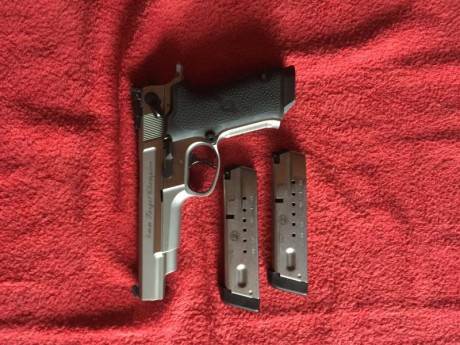 Hola a todos .
Por cese de actividad pongo a la venta las armas cortas que poseo. Como es natural también 71