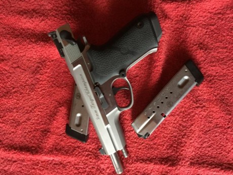 Hola a todos .
Por cese de actividad pongo a la venta las armas cortas que poseo. Como es natural también 70