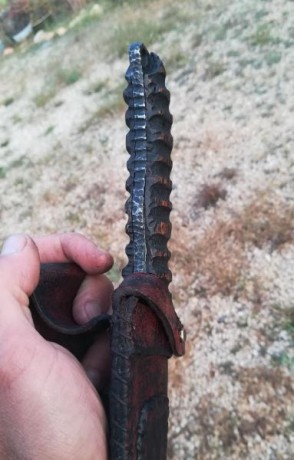 Schrade customizado. Acero 1095, 6mm de grosor, texturizado, cachas de madera, funda de cuero (envío también 02
