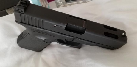 Vendo GLOCK 19C de 3 GEN, está muy bien cuidada, pocos tiros. Caja original y dos cargadores. Guía A. 01