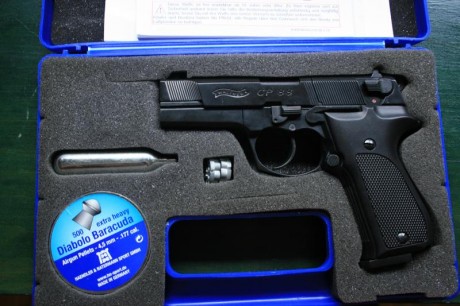 Pistola Walther CP88 calibre 4.5mm (.177) de Aire Comprimido con botella de CO2 12g fabricada por UMAREX.

- 01