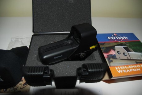 Vendo Visor Holográfico Táctico EOTECH 552 A65 en perfecto estado y con su estuche original y caja original. 02