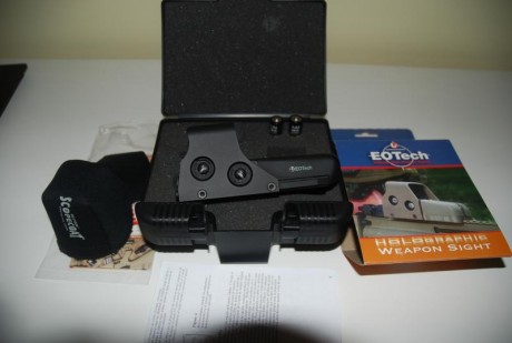Vendo Visor Holográfico Táctico EOTECH 552 A65 en perfecto estado y con su estuche original y caja original. 01
