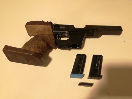 Buenas, un compañero del club vende su Walther GSP del 22LR.

El arma está en buen estado, tiene su uso 21