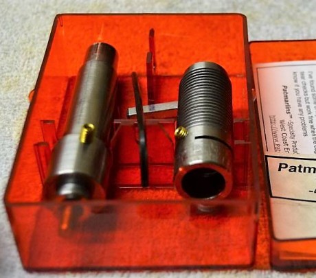  fundicion 30.jpg 
Moldes, empujadores adaptados y herramienta de fabricar gascheks del .30

 RCBS 30-180-SP 01