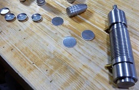  fundicion 30.jpg 
Moldes, empujadores adaptados y herramienta de fabricar gascheks del .30

 RCBS 30-180-SP 20