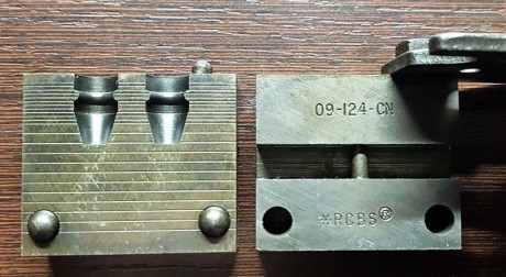  Vendo tres moldes: 

 RCBS 09_124_CN.jpg RCBS 09-124-CN: 9mm de 124gr punta cónica. muy buen estado: 00