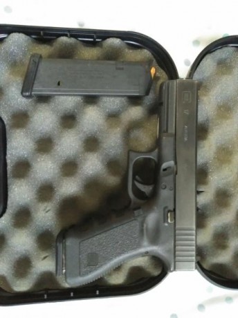 Se vende Glock 17 Gen 3 en buen estado, muy pocos disparos, leves marcas del porte. Son muy leves pero 01