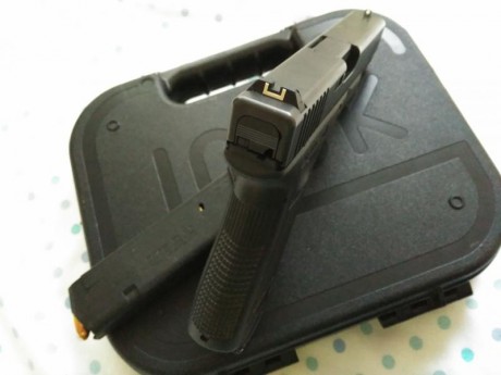 Se vende Glock 17 Gen 3 en buen estado, muy pocos disparos, leves marcas del porte. Son muy leves pero 00