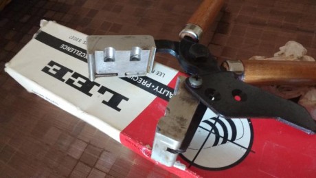 Hola. vendo turquesa (está usada pero en buen estado) lee para calibre 32. Es para puntas wadcuter 314 02