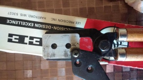 Hola. vendo turquesa (está usada pero en buen estado) lee para calibre 32. Es para puntas wadcuter 314 00