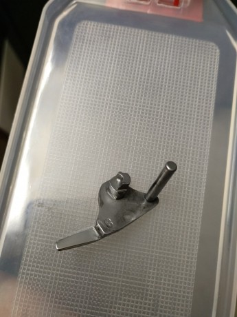 seguro de aleta sobre dimensionada para pistolas 1911  40€+portes
Toledo-Madrid

https://www.topgun.es/repuestos-armas/seguro-sencillo-stell 02