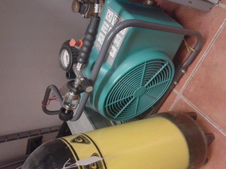 https://m.ebay.es/itm/Airsoft-Aire-De-Inflador-de-Bomba-PCP-Plegable-Para-Benjamin-Hatsan-4500psi/382392865601?hash=item5908641341:g:vT0AAOSwu5xanlvg
Hola 130