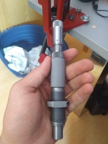 Vendo posicionador micrometrico hornady, prácticamente sin estrenar como se ve en las fotos,vale para 01