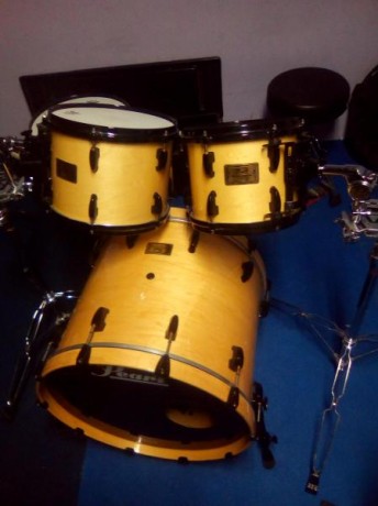 Vendo cascos Pearl mmx cascos finos de arce con refuerzo
22x18 _14x14 con patas
_12x10_10x9 y pies para 01