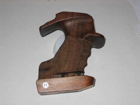 Vendo empuñadura Rink talla M,  en perfecto estado, para Steyr LP-50, no válida para la LP-10. Precio 02