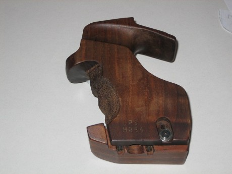 Vendo empuñadura Rink talla M,  en perfecto estado, para Steyr LP-50, no válida para la LP-10. Precio 01