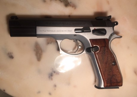 Hola.
Vendo pistola Tanfoglio 9 mm para iniciación a IPSC.
He disparado muy pocos disparos con ella porque 02