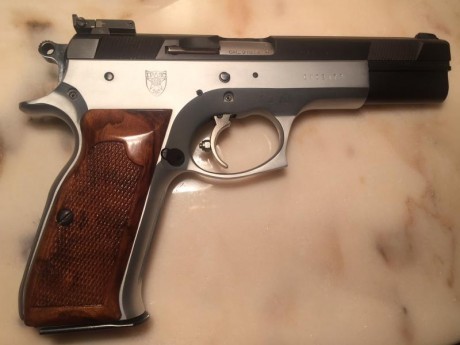 Hola.
Vendo pistola Tanfoglio 9 mm para iniciación a IPSC.
He disparado muy pocos disparos con ella porque 00