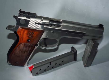 Vendo S&W 952-2 de 5"  Perfomance Center en perfecto estado de conservación y funcionamiento. 10