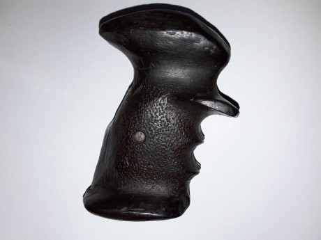  20180515_191004.jpg  20180515_191032.jpg  20180515_190943.jpg 
Cachas anatomicas diestras para revolver 00