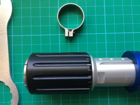 Hola a todos: pongo a la venta este prolongador para calibre 22. en un estado de conservación excepcional; 00