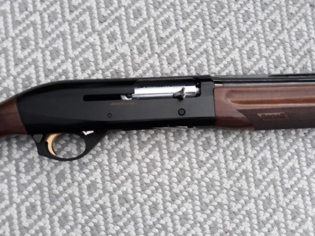 Se vende Benelli montefeltro.  Poco utilizada. Cañón 66 y juego completo de choques. Calibre 12/76. Se 00