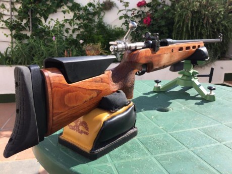 Vendo precioso rifle calibre 6,5x55 sueco:
Cañon grueso Schultz & Lanser, Culata Sauer y acción Mauser 11