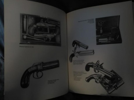 Hola compañeros. vendo tres libros, ya descatalogados:

1- Libro "EL TIRO CON ARMAS DE AVANCARGA 11