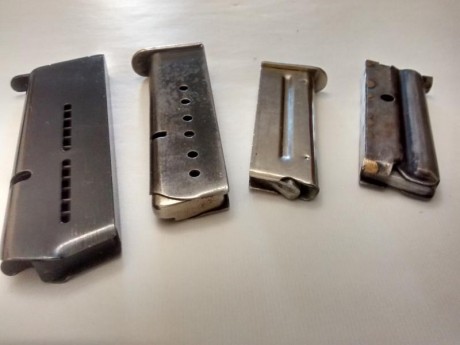 Vendo los siguientes cargadores y no se de pistolas son, vistos de arriba a abajo:

-Cargador 9 largo 01