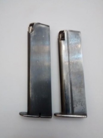 Vendo los siguientes cargadores y no se de pistolas son, vistos de arriba a abajo:

-Cargador 9 largo 00